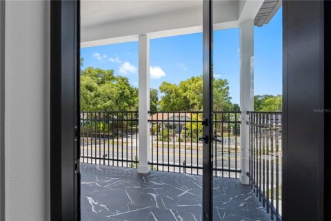Townhouse in Tampa, Florida 2 bedrooms, 126.81 sq.m. № 2214231 - photo 6