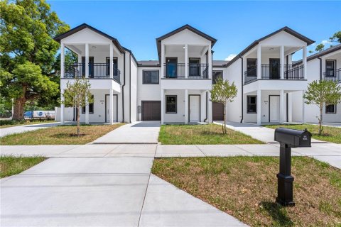 Townhouse in Tampa, Florida 2 bedrooms, 126.81 sq.m. № 2214231 - photo 4