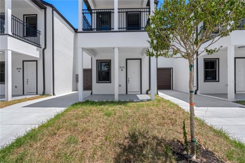 Townhouse in Tampa, Florida 2 bedrooms, 126.81 sq.m. № 2214231 - photo 8
