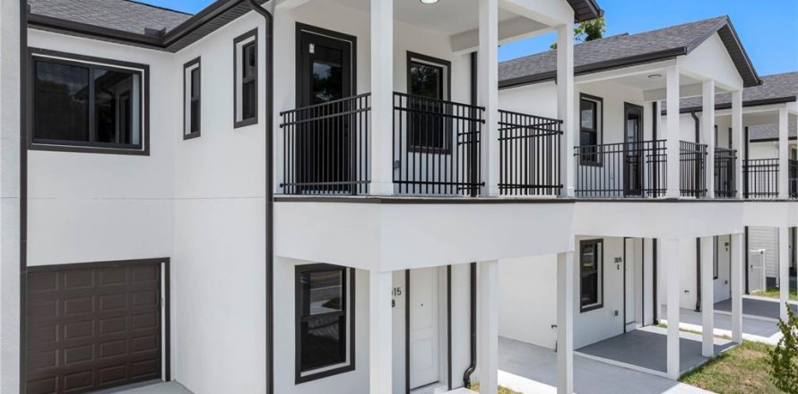 Townhouse in Tampa, Florida 2 bedrooms, 126.81 sq.m. № 2214231
