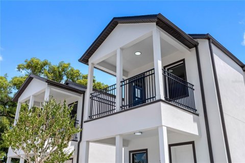 Townhouse in Tampa, Florida 2 bedrooms, 126.81 sq.m. № 2214231 - photo 9