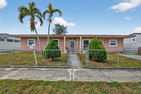 Villa ou maison à Miami Gardens, Floride 3 chambres, 180.04 m2 № 2024875