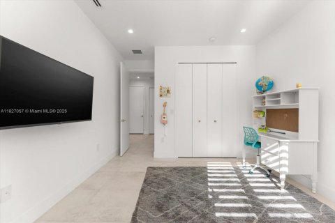 House in South Miami, Florida 5 bedrooms, 298.31 sq.m. № 1797634 - photo 29