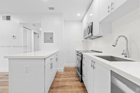 Copropriété à vendre à Miami, Floride: 1 chambre, 79.34 m2 № 2439378 - photo 7