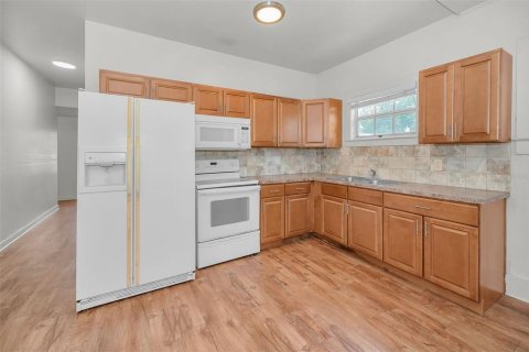 House in Clearwater, Florida 5 bedrooms, 156.26 sq.m. № 1869681 - photo 17