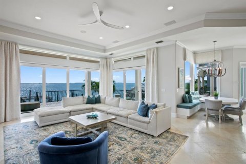 House in Tierra Verde, Florida 5 bedrooms, 654.22 sq.m. № 2101011 - photo 8