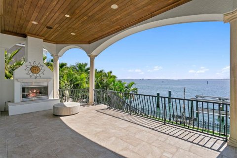 House in Tierra Verde, Florida 5 bedrooms, 654.22 sq.m. № 2101011 - photo 12