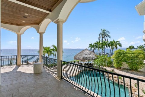 House in Tierra Verde, Florida 5 bedrooms, 654.22 sq.m. № 2101011 - photo 13