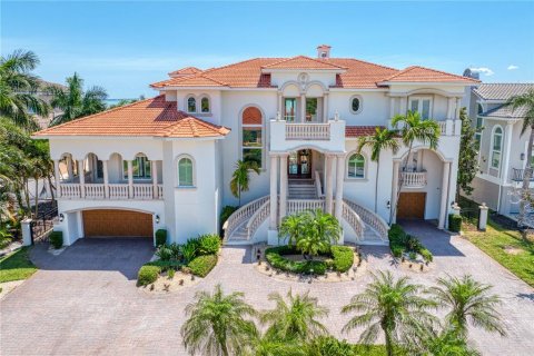 House in Tierra Verde, Florida 5 bedrooms, 654.22 sq.m. № 2101011
