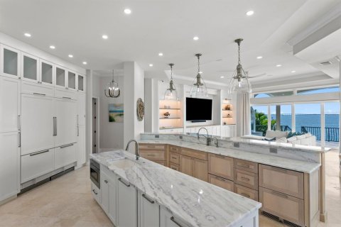House in Tierra Verde, Florida 5 bedrooms, 654.22 sq.m. № 2101011 - photo 18