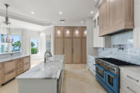 House in Tierra Verde, Florida 5 bedrooms, 654.22 sq.m. № 2101011 - photo 21