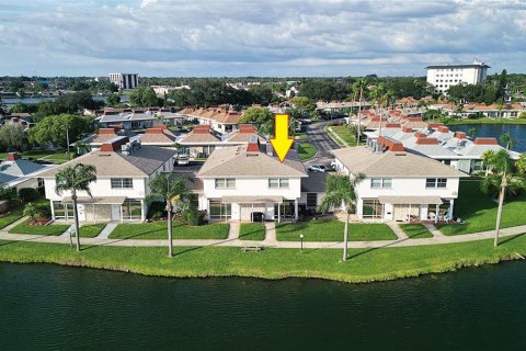 Condo in Holiday, Florida, 2 bedrooms  № 1879604 - photo 22