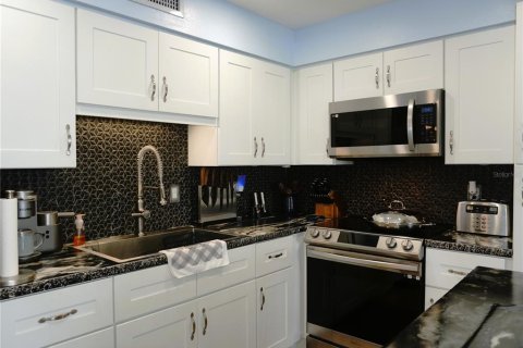 Condo in Holiday, Florida, 2 bedrooms  № 1879604 - photo 2