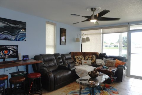 Condo in Holiday, Florida, 2 bedrooms  № 1879604 - photo 25