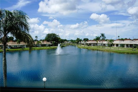 Condo in Holiday, Florida, 2 bedrooms  № 1879604 - photo 11