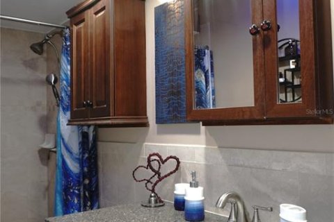 Condo in Holiday, Florida, 2 bedrooms  № 1879604 - photo 21