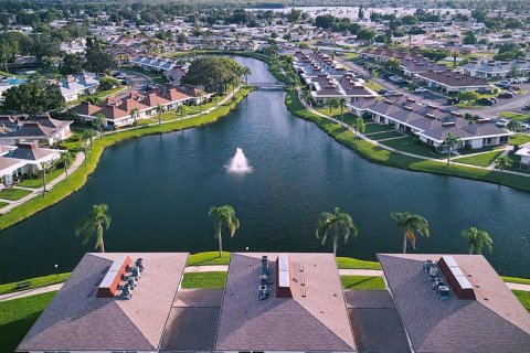Condo in Holiday, Florida, 2 bedrooms  № 1879604 - photo 27