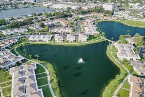Condo in Holiday, Florida, 2 bedrooms  № 1879604 - photo 7