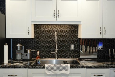 Condo in Holiday, Florida, 2 bedrooms  № 1879604 - photo 3