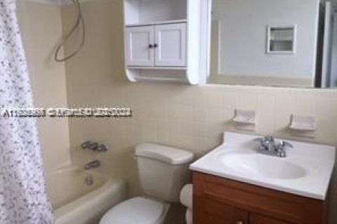 Condo in Miami Beach, Florida, 2 bedrooms  № 2076799 - photo 4