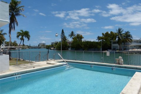 Condo in Miami Beach, Florida, 2 bedrooms  № 2076799 - photo 7
