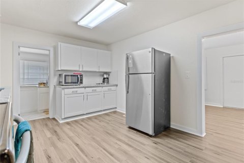House in Clearwater, Florida 3 bedrooms, 89.37 sq.m. № 1666432 - photo 10