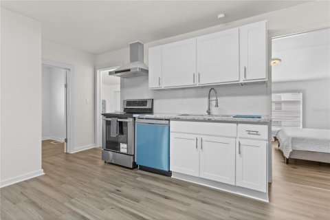 House in Clearwater, Florida 3 bedrooms, 89.37 sq.m. № 1666432 - photo 11