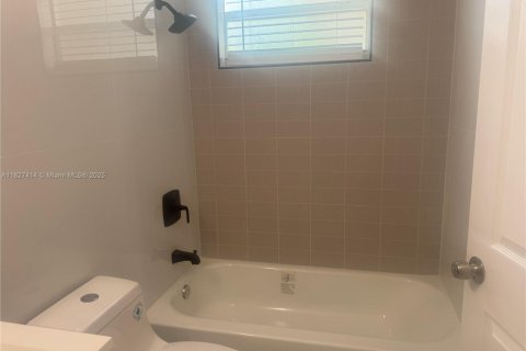 Casa en venta en Fort Lauderdale, Florida, 3 dormitorios, 107.02 m2 № 1936171 - foto 16