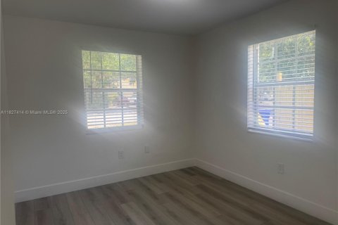 House in Fort Lauderdale, Florida 3 bedrooms, 107.02 sq.m. № 1936171 - photo 19