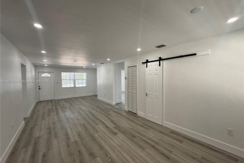 Casa en venta en Fort Lauderdale, Florida, 3 dormitorios, 107.02 m2 № 1936171 - foto 9