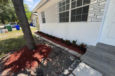 Villa ou maison à vendre à Fort Lauderdale, Floride: 3 chambres, 107.02 m2 № 1936171 - photo 4