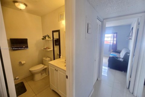 Купить кондоминиум в Холливуд, Флорида 2 спальни, 89.93м2, № 2015574 - фото 6