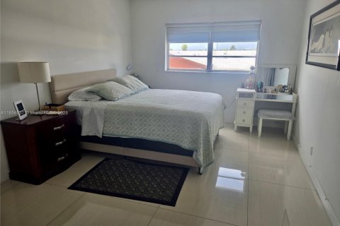 Купить кондоминиум в Холливуд, Флорида 2 спальни, 89.93м2, № 2015574 - фото 10