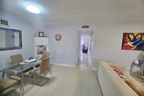 Купить кондоминиум в Холливуд, Флорида 2 спальни, 89.93м2, № 2015574 - фото 5