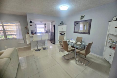 Купить кондоминиум в Холливуд, Флорида 2 спальни, 89.93м2, № 2015574 - фото 2