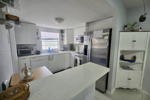 Купить кондоминиум в Холливуд, Флорида 2 спальни, 89.93м2, № 2015574 - фото 3