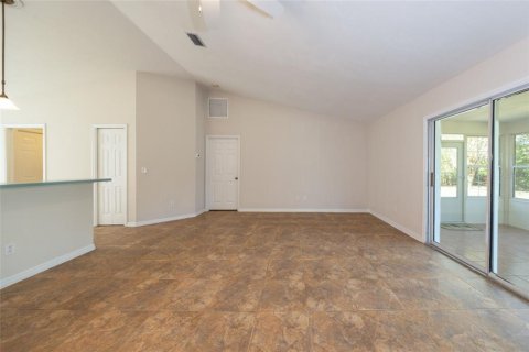 Casa en venta en Palm Coast, Florida, 3 dormitorios, 141.3 m2 № 2387569 - foto 3