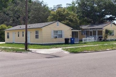 Commercial property in Saint Petersburg, Florida 4 bedrooms, 163.51 sq.m. № 2418783