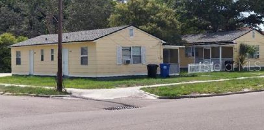 Propiedad comercial en Saint Petersburg, Florida 4 dormitorios, 163.51 m2 № 2418783