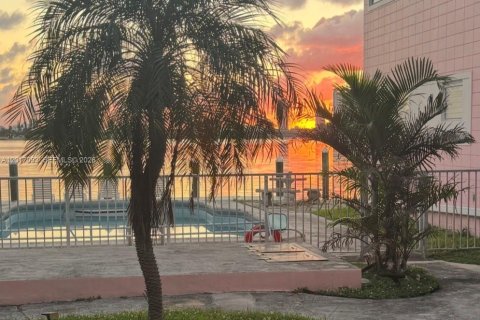 Copropriété à vendre à North Bay Village, Floride: 1 chambre, 68.84 m2 № 2262077 - photo 3