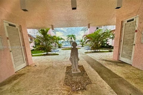 Copropriété à vendre à North Bay Village, Floride: 1 chambre, 68.84 m2 № 2262077 - photo 9