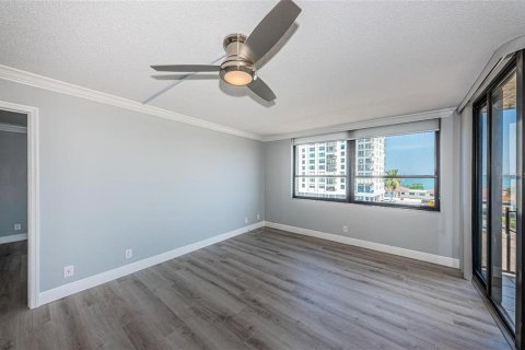 Condo in Saint Petersburg, Florida, 2 bedrooms № 2218405 - photo 8