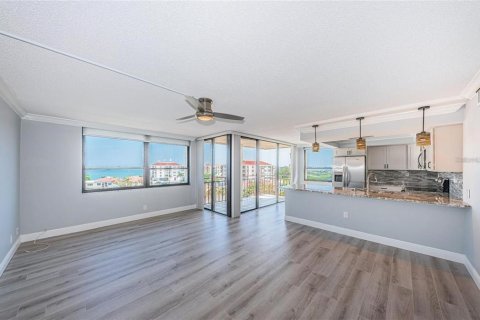 Condo in Saint Petersburg, Florida, 2 bedrooms № 2218405 - photo 4