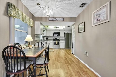 House in Spring Hill, Florida 2 bedrooms, 106.47 sq.m. № 1608176 - photo 3
