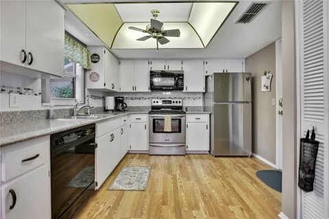 House in Spring Hill, Florida 2 bedrooms, 106.47 sq.m. № 1608176 - photo 4