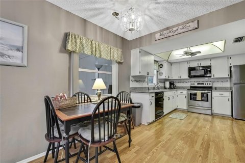 House in Spring Hill, Florida 2 bedrooms, 106.47 sq.m. № 1608176 - photo 2