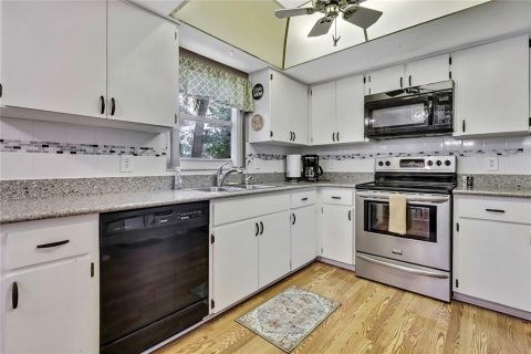 House in Spring Hill, Florida 2 bedrooms, 106.47 sq.m. № 1608176 - photo 5