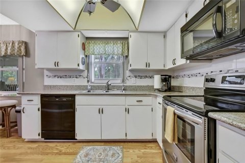 House in Spring Hill, Florida 2 bedrooms, 106.47 sq.m. № 1608176 - photo 6