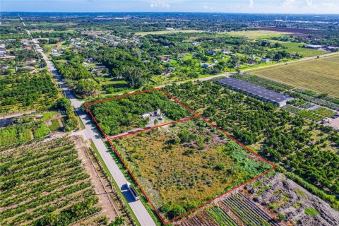 Commercial property in Homestead, Florida № 1868129 - photo 1