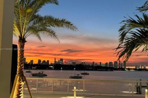 Condo in Miami Beach, Florida, 1 bedroom  № 2185825 - photo 4